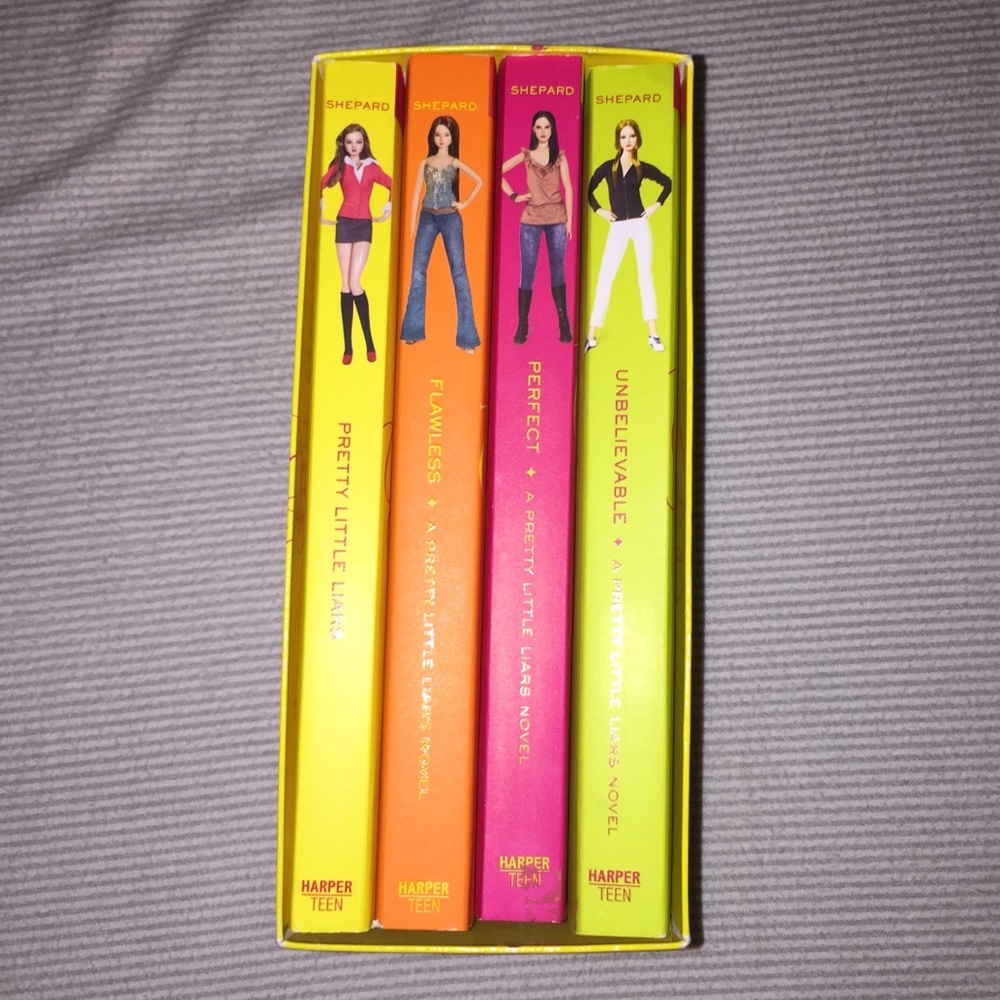 Pretty Little Liars Boxed Book Set - Picture 2 of 3